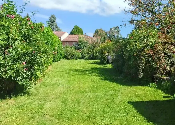 Maison Charmante A Avec Vue Sur La Montagne Holiday home Prat-Bonrepaux